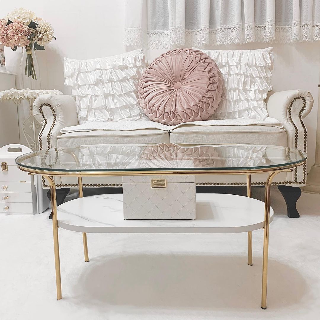 ゴールドと大理石の組み合わせがエレガントなコーヒーテーブル