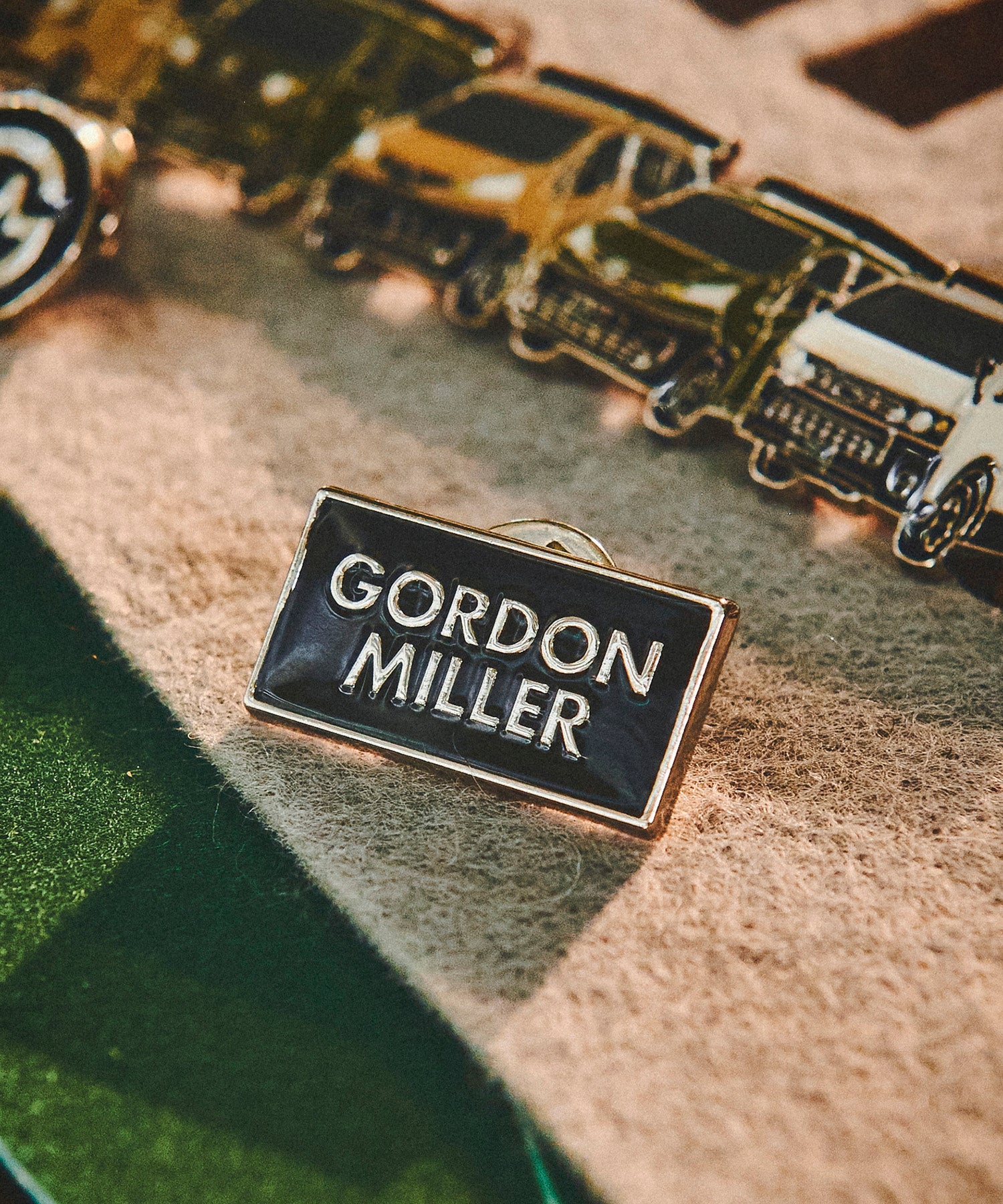 ピンズ GMLロゴ – GORDON MILLER