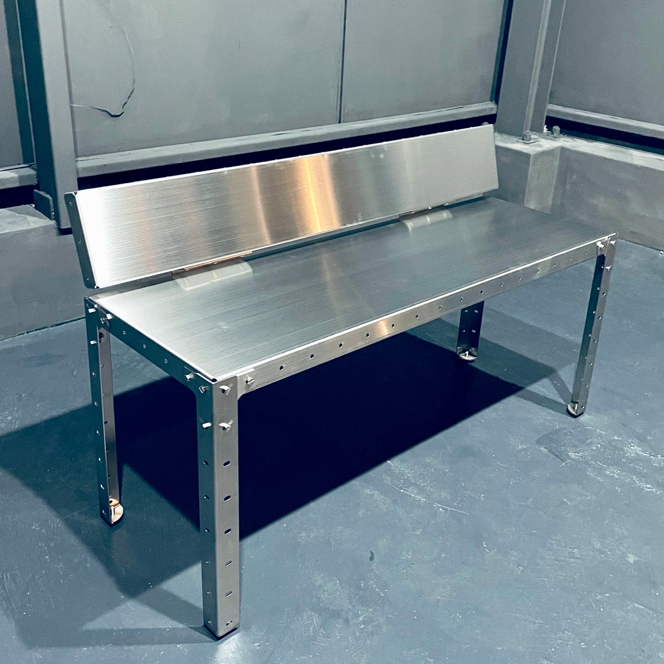 BENCH with BACKBOARD / MILLS – HATCH