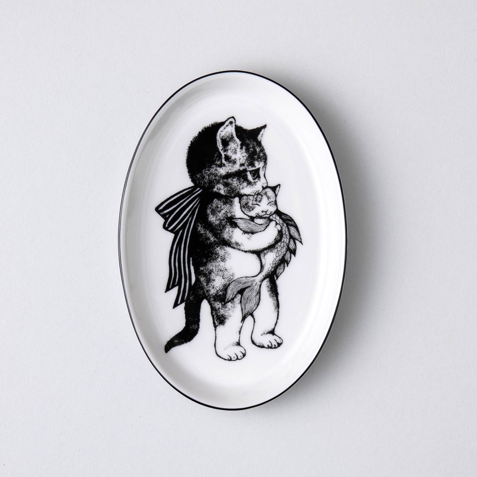 No,4 17cmオーバル PARADE うみねこを抱く猫 – ボリス雑貨店