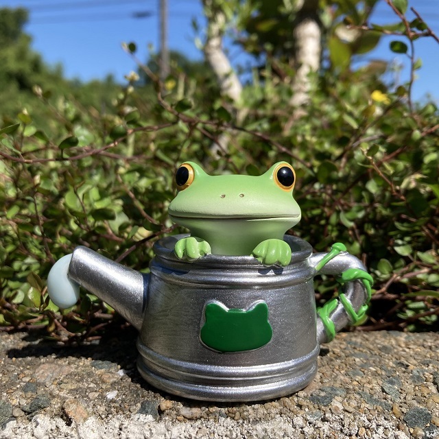 Copeau（コポー）ミドル ブリキじょうろからカエル