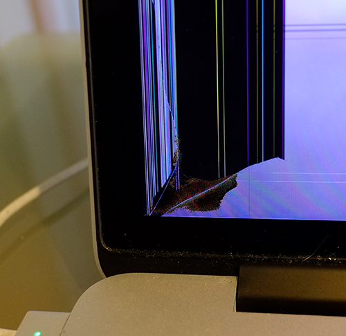 MacBookProの液晶画面が割れた。 | blog di moriy