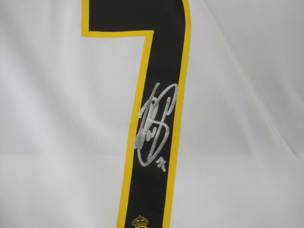 ラウール・ゴンザレス】サイン入りユニフォーム ☆買取コム | 骨董