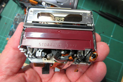 SONY ミニDVカセット ビデオカメラ HDR-HC3を分解する | イケてる