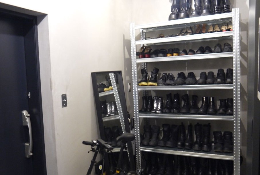 トレンドのインダストリアル風インテリアをメタルラックでDIY