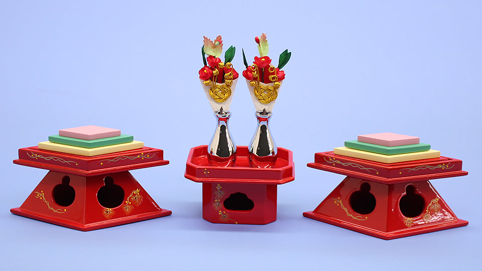 雛人形・雛道具菱三宝 30号 朱赤塗蔦柄（木製） – 寿鳳人形の東芸