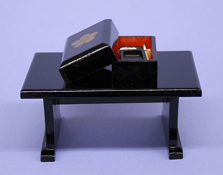 雛人形・雛道具 にぎやかし 梅鉢 文机セット – 寿鳳人形の東芸