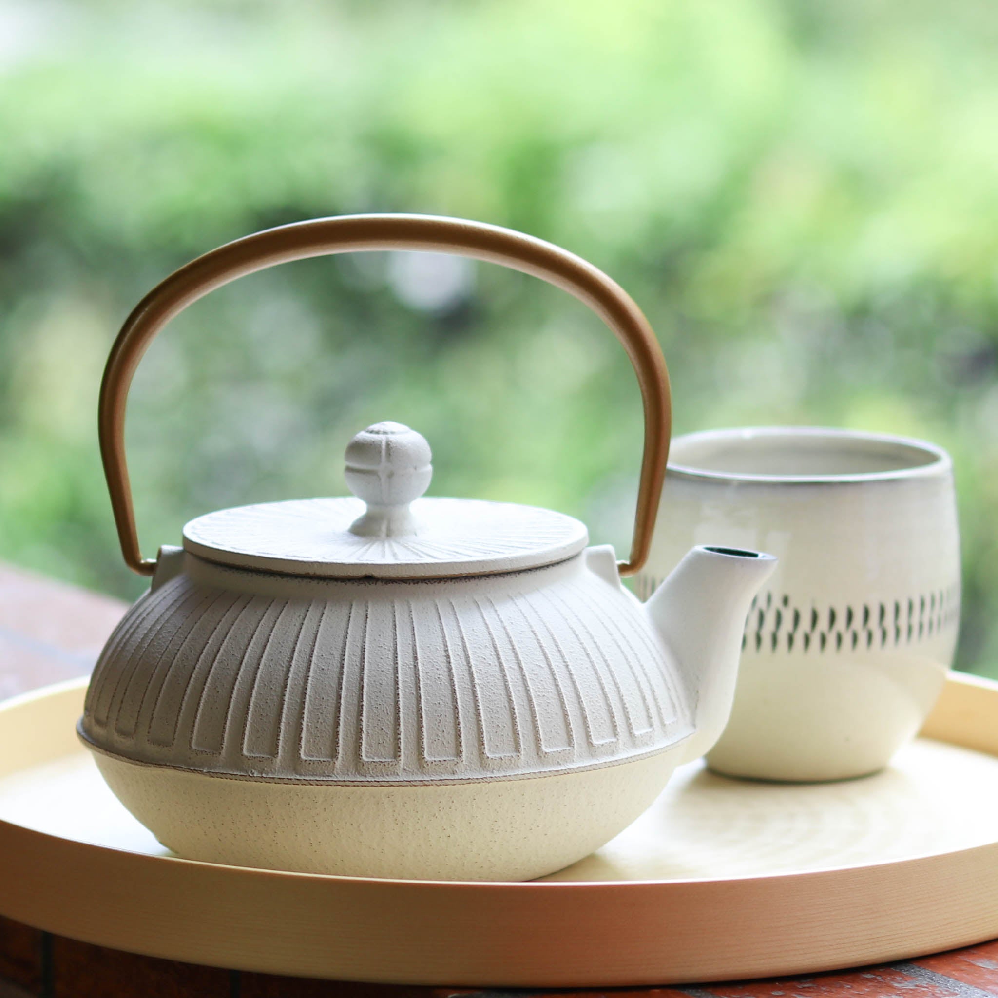 南部鉄器 急須 | 菊 0.65L | 金・麻色 | 岩鋳