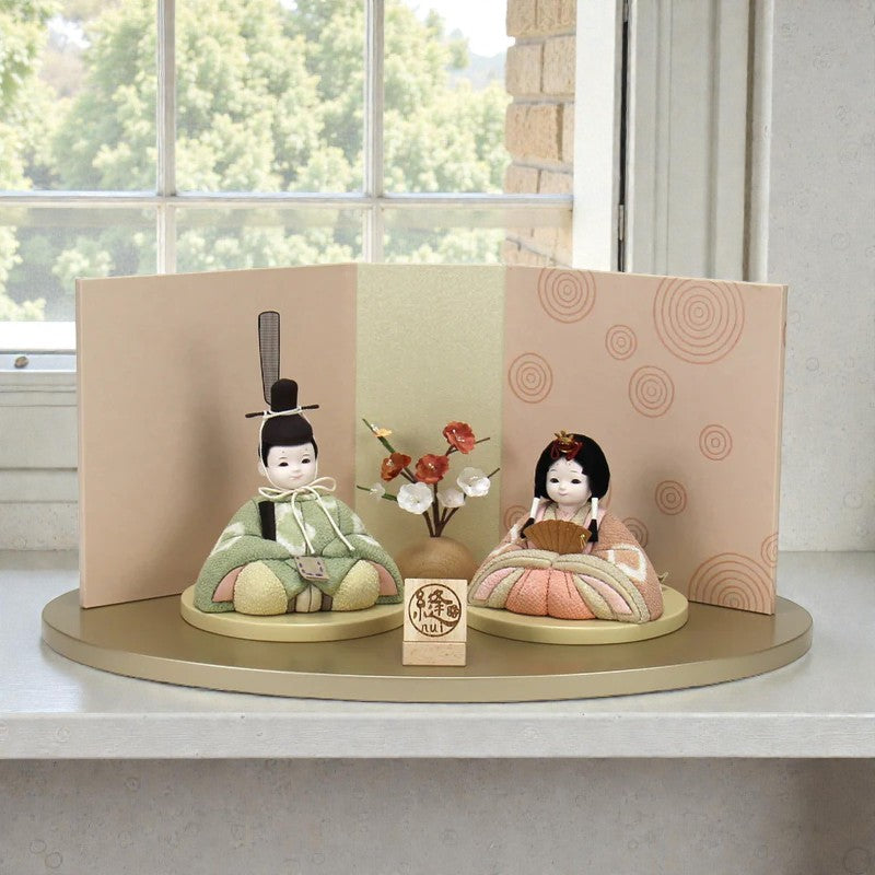 雛人形セット 草木絞り染 | 桑の葉 × 茜 | 屏風 うずピンク |