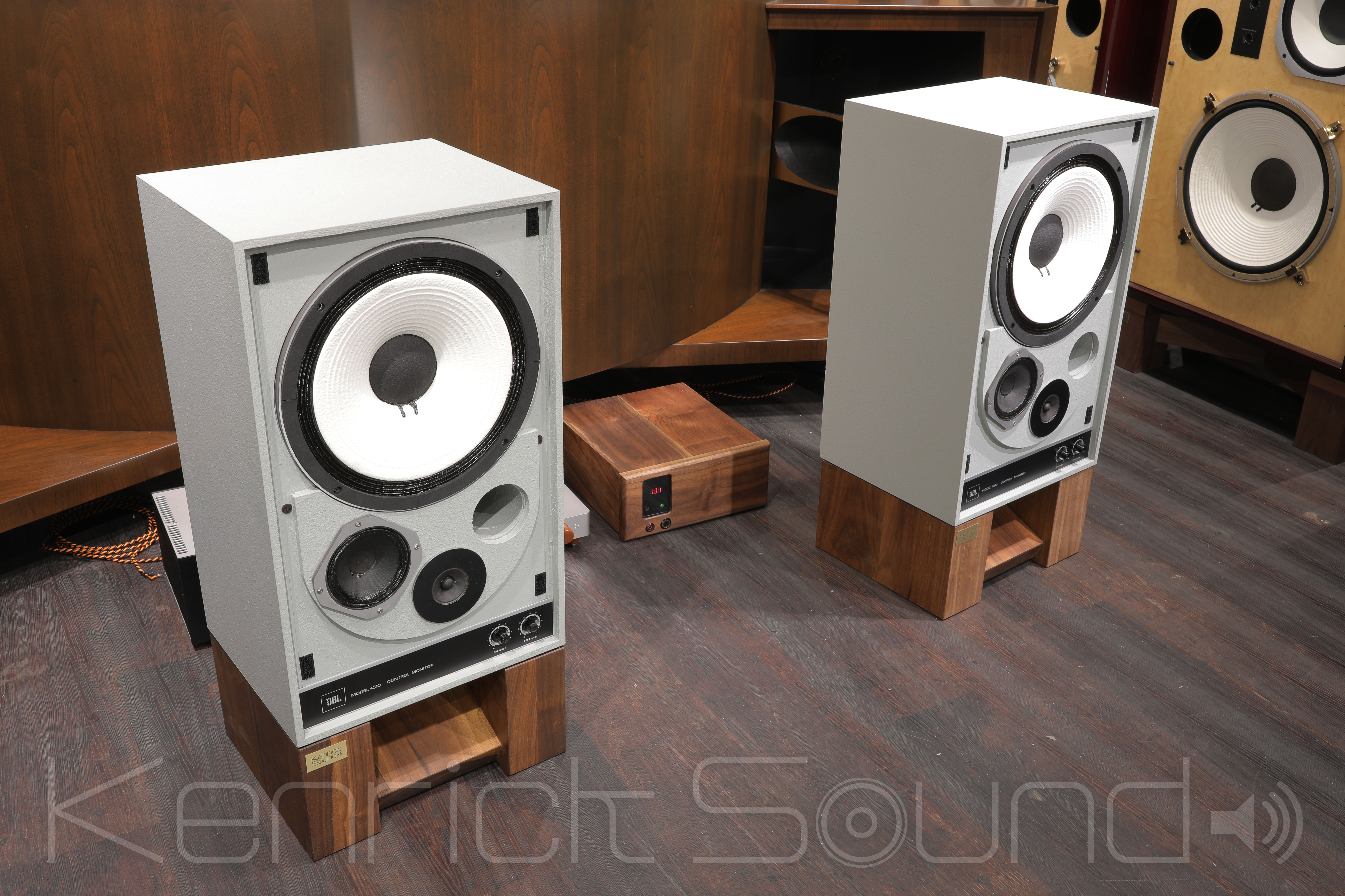 JBL 4310 バイワイヤー対応カルダス銅無垢端子 Silver Z-cap採用