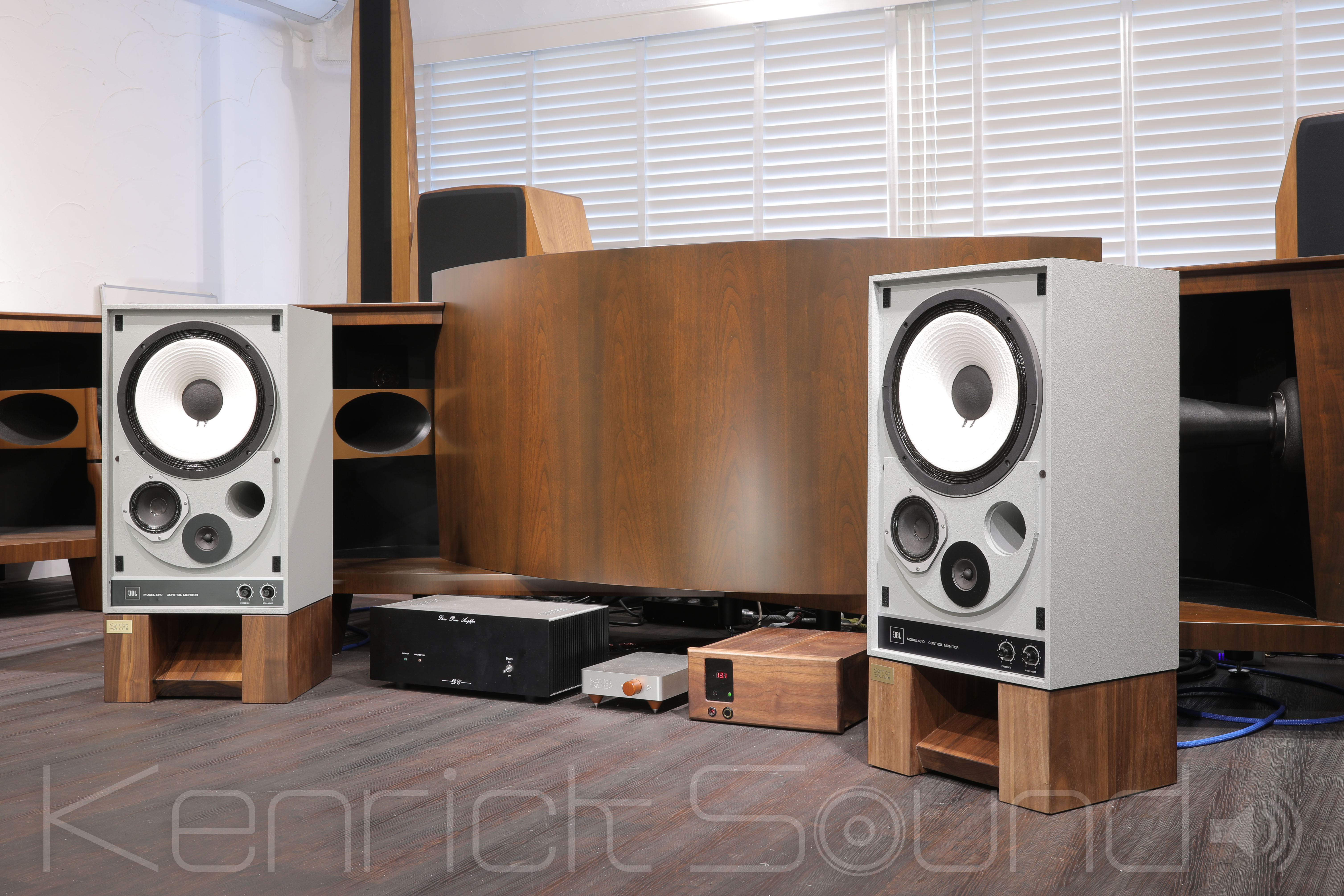 JBL 4310 バイワイヤー対応カルダス銅無垢端子 Silver Z-cap採用