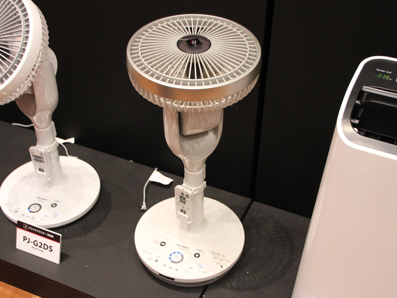 シャープ、コードレスで使用できるサーキュレーター機能付き扇風機「3D