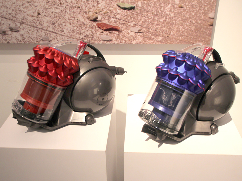 ダイソン、大小さまざまゴミをキャッチするキャニスター型掃除機