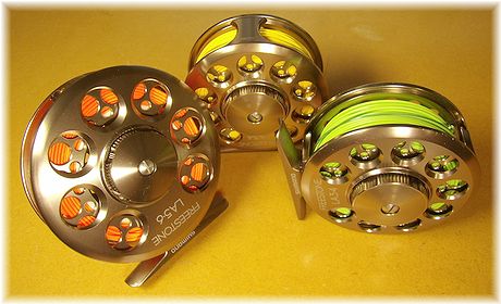 毛鉤を巻いて川に行く（フライリール）