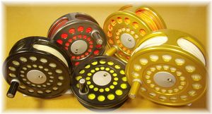 毛鉤を巻いて川に行く（フライリール）