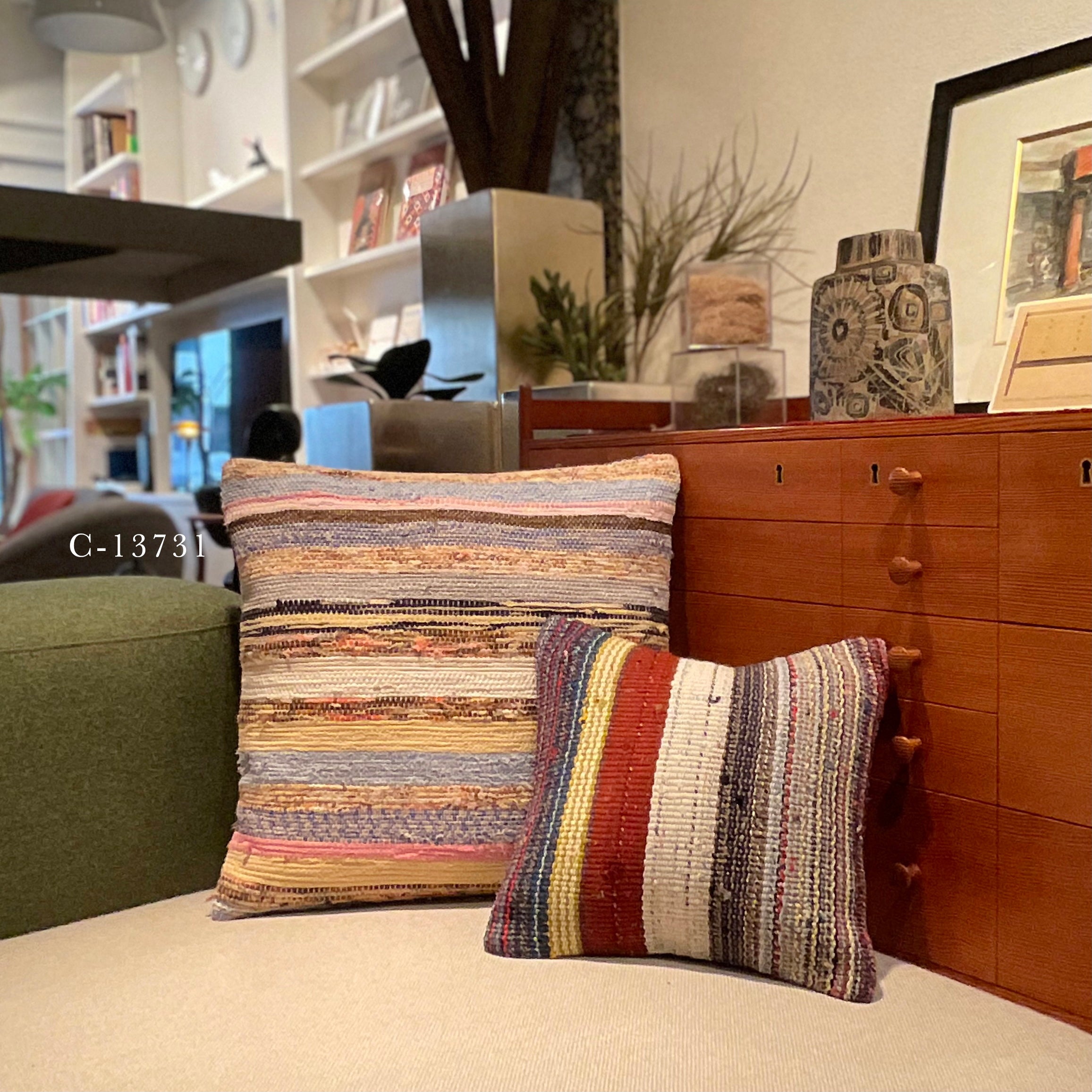 オールドキリム（裂き織り） キリムクッションカバー 30×30㎝ (C-14236