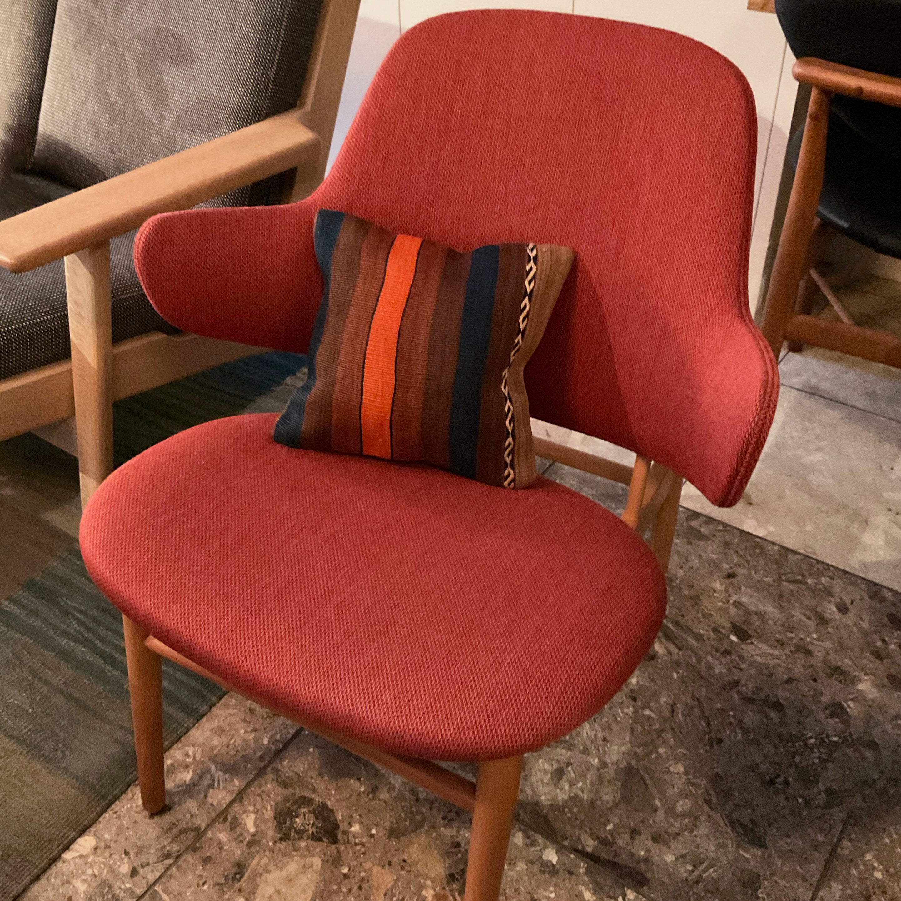 オールドキリム キリムクッションカバー 30×30㎝ (C-12579) – キリム屋