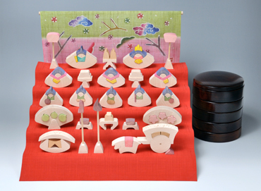 小黒三郎 組み木 ひな人形 円びな五段飾り（小）（特製垂幕・桜） 木の