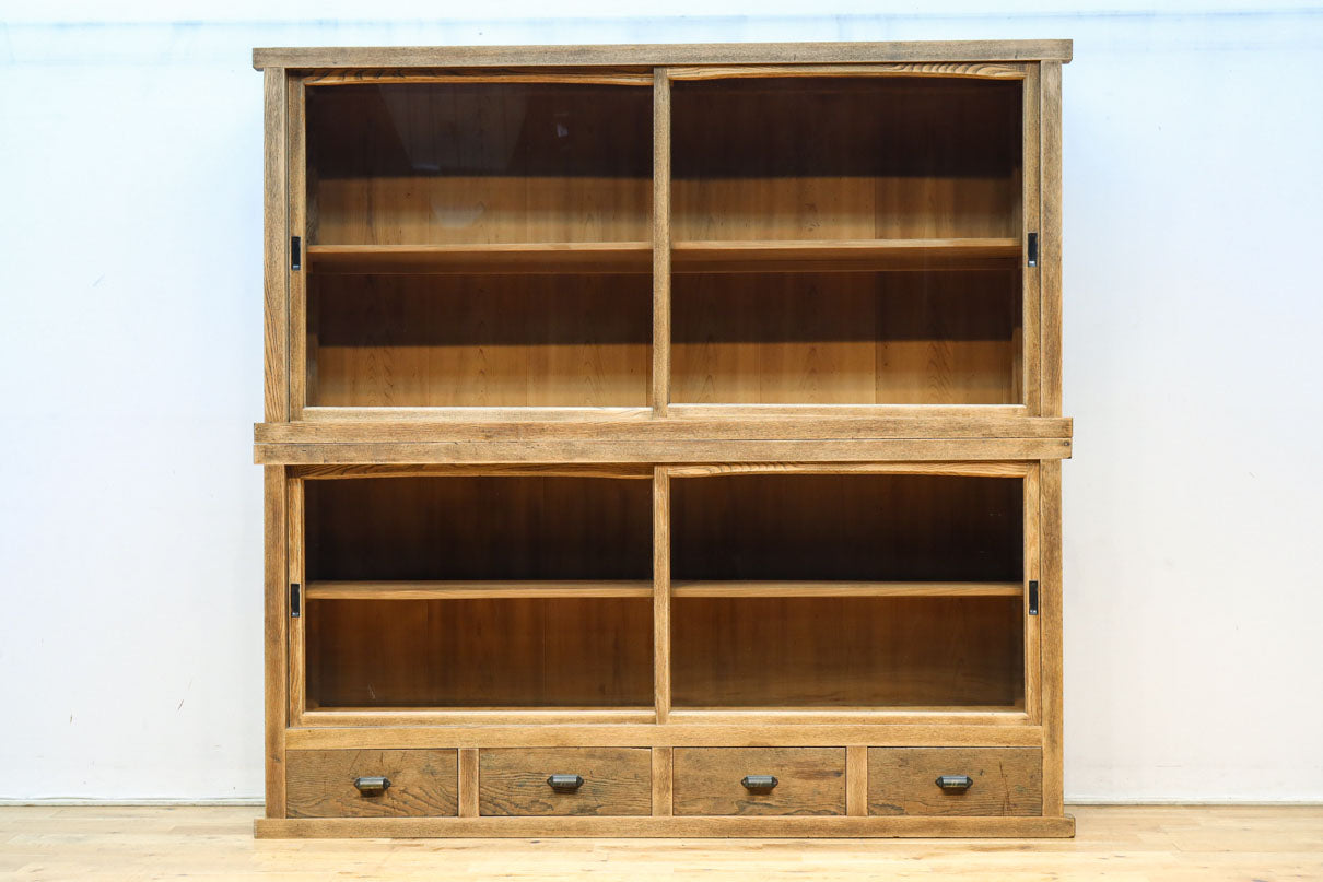 古色の色づきにレトロなデザインが引き立つオークガラスケース BB3385