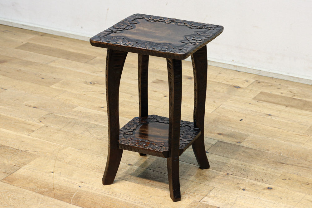 桜模様で華やいだ魅力的な面持ちの軽井沢彫りの花台 DC8962 – 古福庵