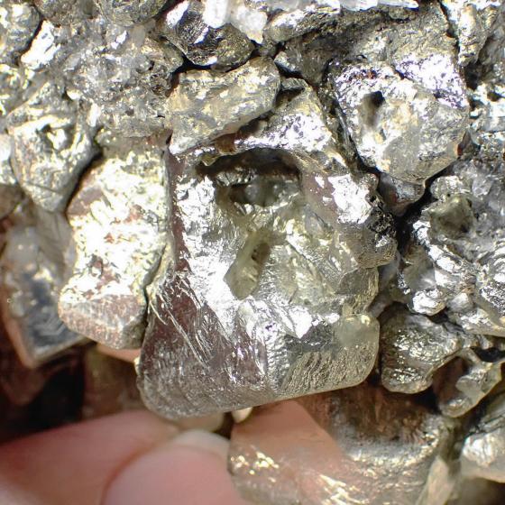 日本産鉱物・JAPAN ＞ 東北地方 ＞ 黄鉄鉱の骸晶と紫水晶・Pyrite&Amethyst