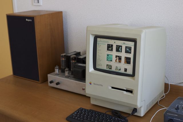 液晶Mac Plus | Thumb Under