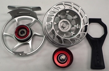 HATCH（ハッチフライリール）、アイコニック3+クリアレッドがお婿に