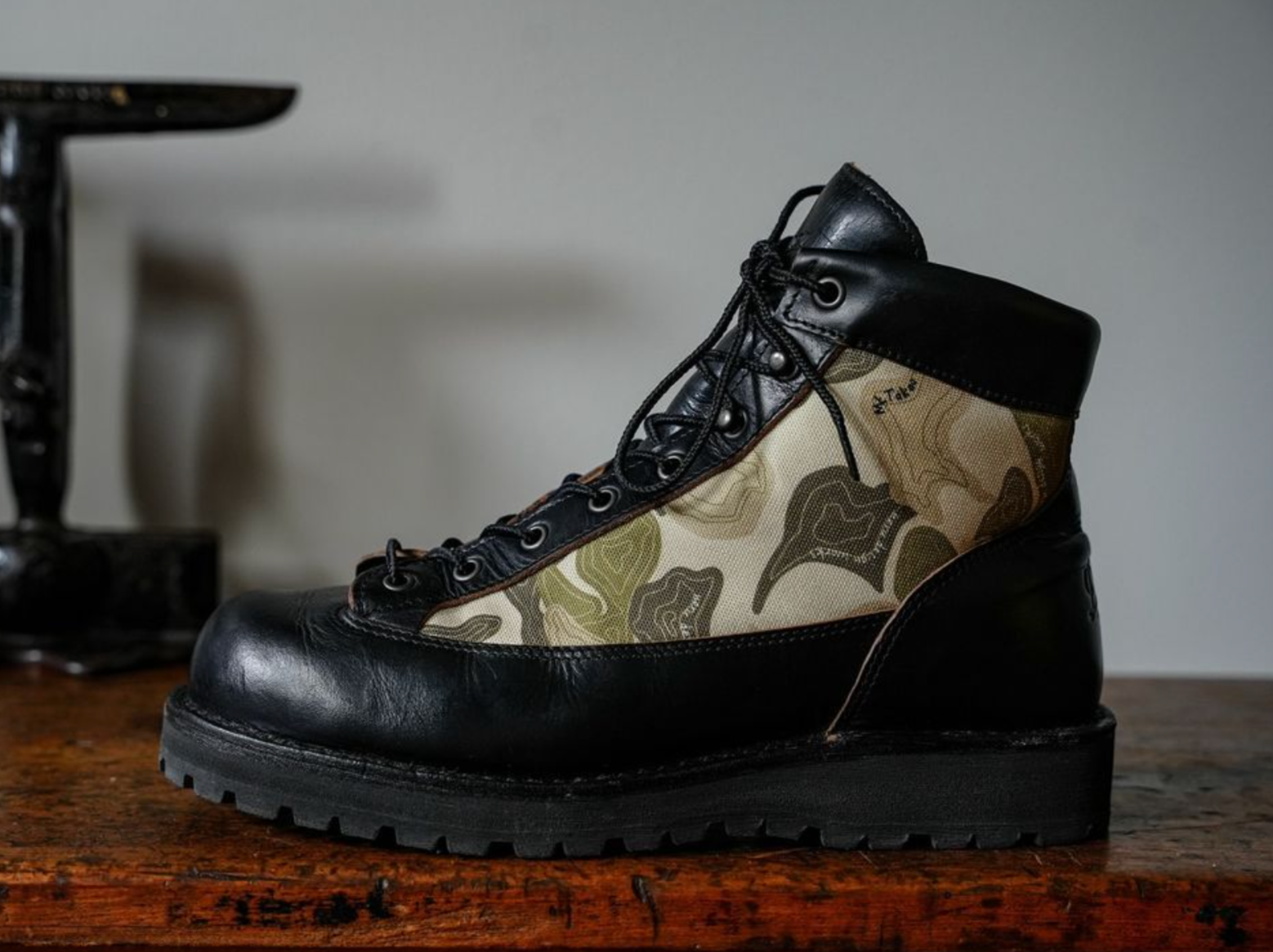 Danner × nerudesignworks TOPOカモver Black – LOG