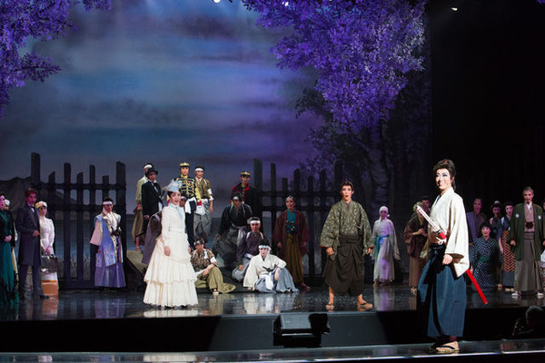 北翔海莉の馥郁たる集大成の舞台、宝塚星組公演『桜華に舞え