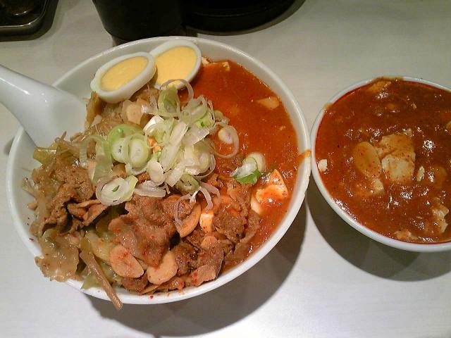 蒙古タンメン中本（御徒町店）で、「半蒙古丼＋半冷やし味噌ラーメン