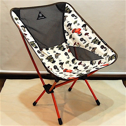 Burton SHROOM 柄のキャンプグッズ バックパックに入るキャンプ