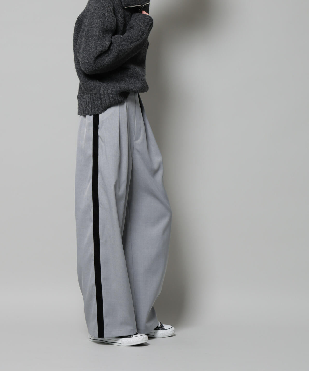 ベルベッド サイドライン パンツ