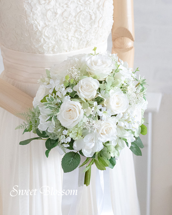 ホワイトローズのナチュラルブーケ【ブリザーブドフラワーの