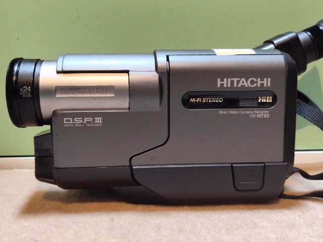HITACHI VM-H720