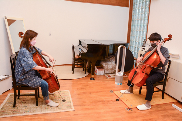 ヴァイオリン情報館 - サラサーテ別冊 チェロでバッハ！ 2022年5月31日発売