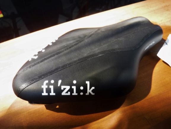 fi'zi:k サドル「MISTICA(ミスティカ)」 | バイシクルセオ新松戸