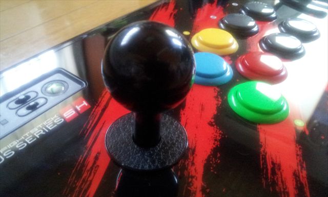 Mad Catz製の静音スティック Arcade FightStick Versus Series SH