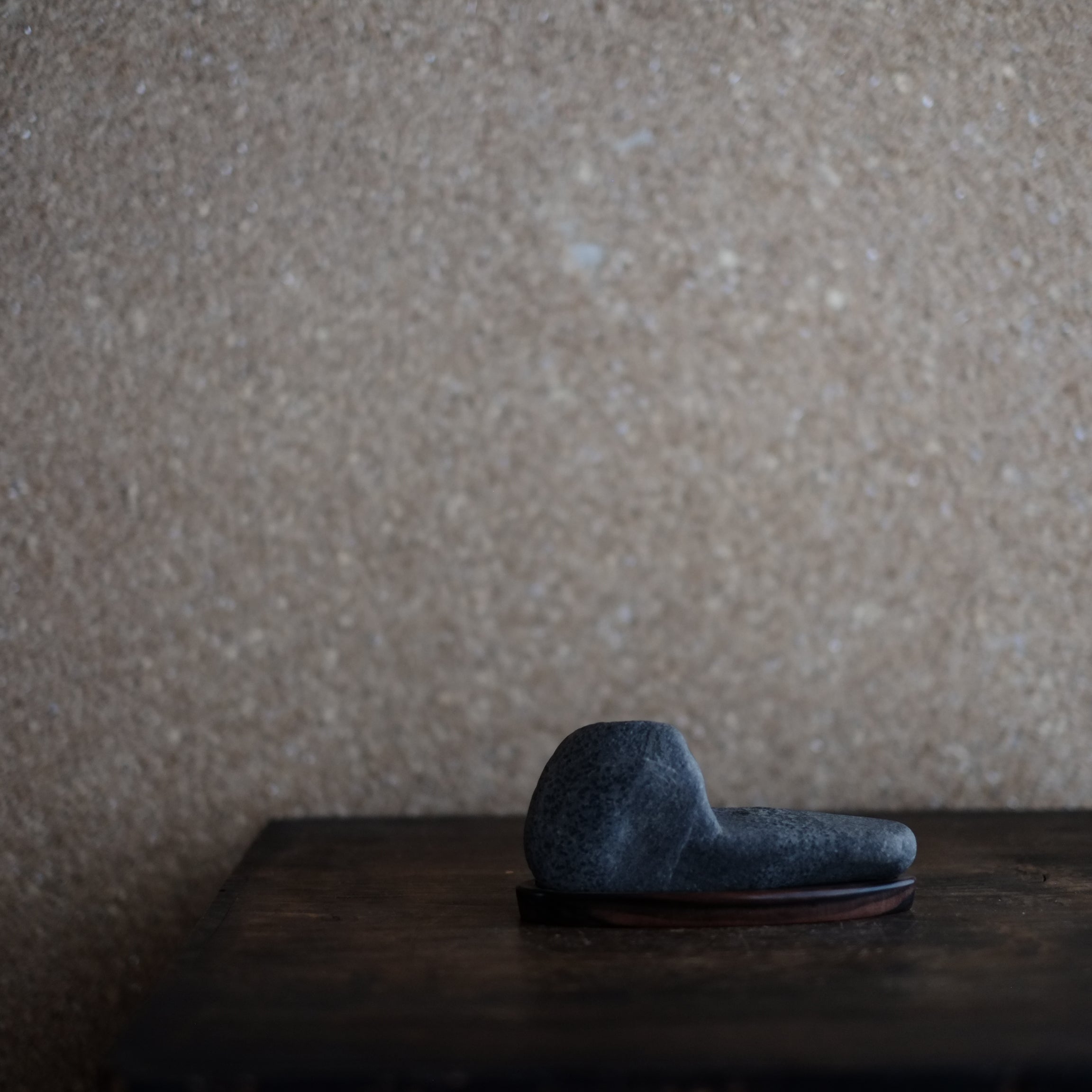 宇治川石 土坡 水石 (台座付） – 逢季荘