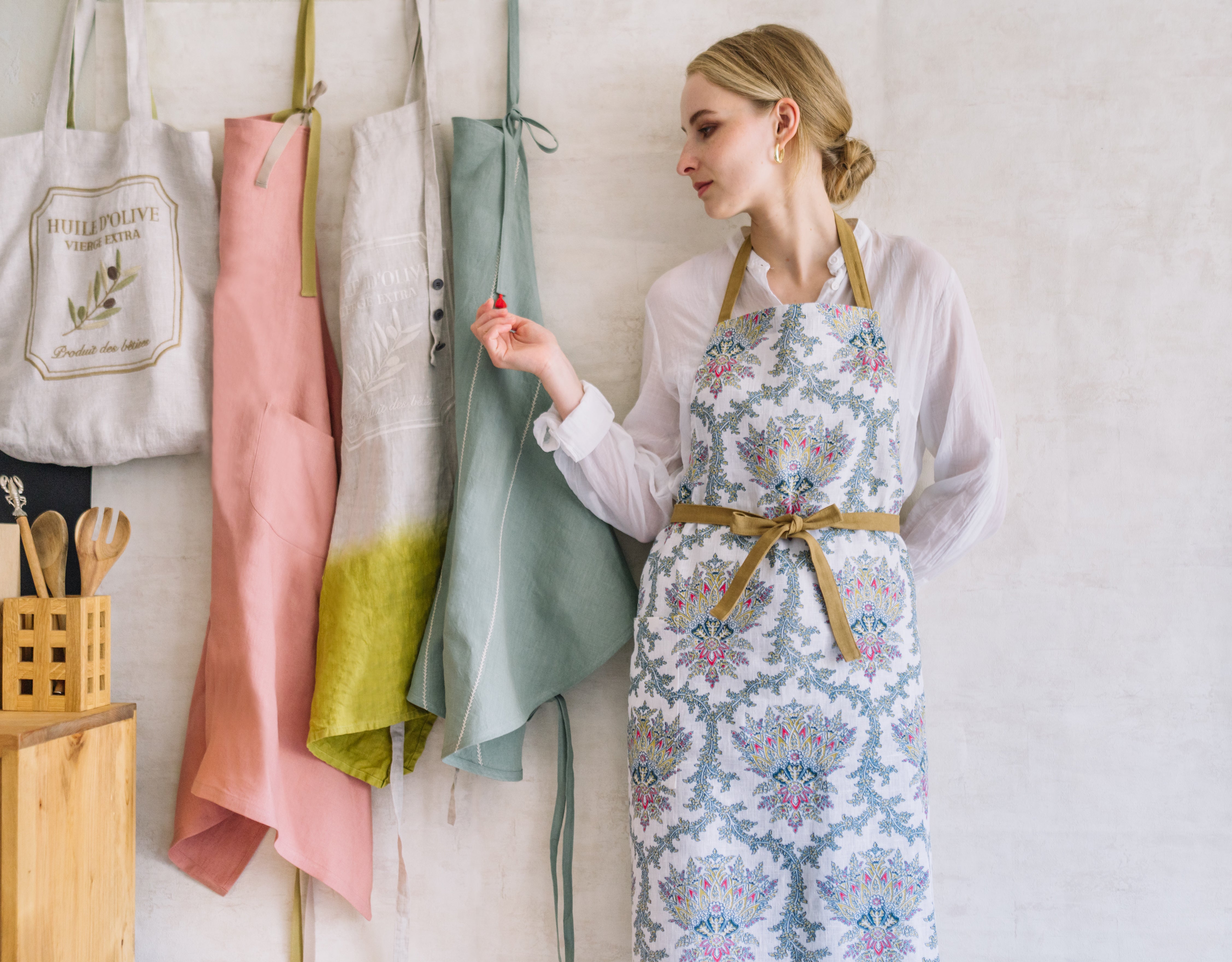 人気のリネンエプロン・麻エプロン｜おしゃれなキッチン雑貨なら