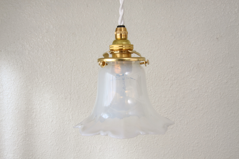 オパールセントガラス フリルペンダントランプ｜アンティーク家具