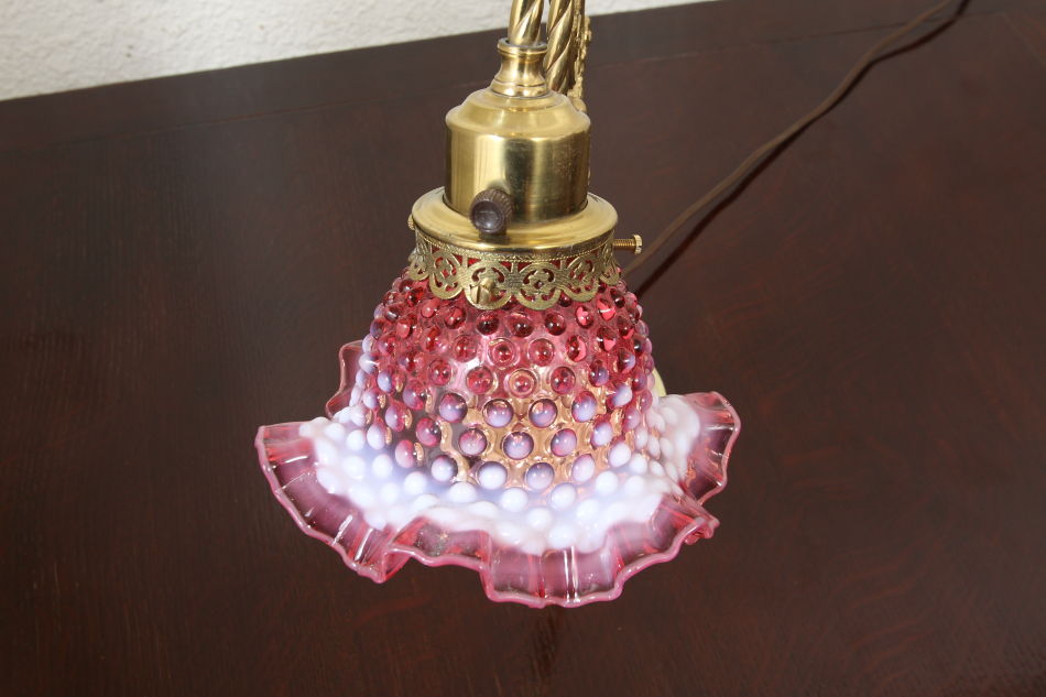 フェントンFenton ホブネイル/クランベリーガラステーブルランプ