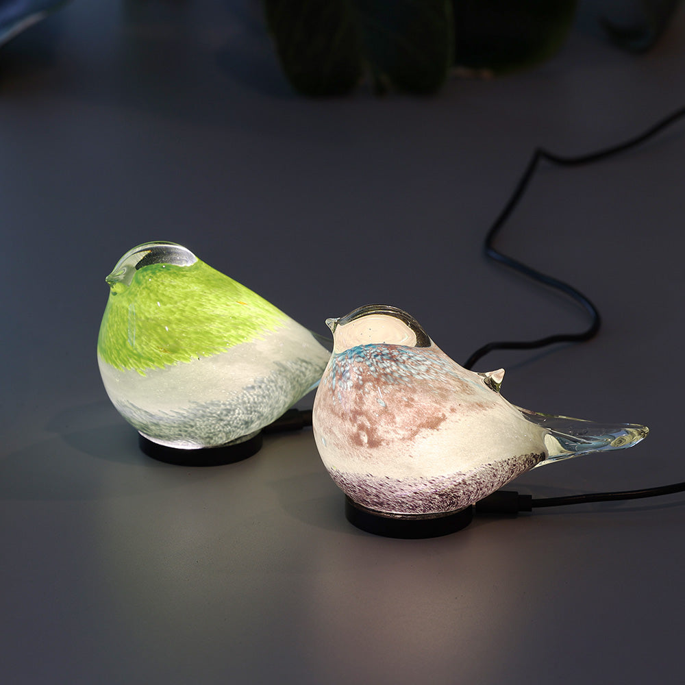 丸くてかわいい小鳥たちをモチーフとしたガラス製のインテリアオブジェ