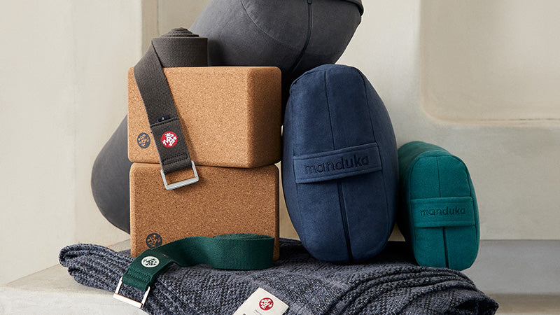 ヨガ サポートグッズ・プロップス｜Manduka JAPAN マンドゥカ[公式