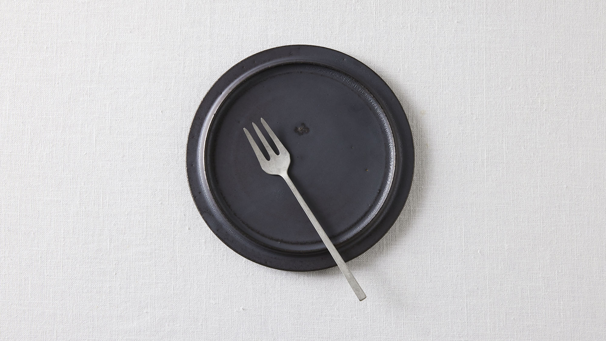 今までの“お皿”の概念を覆す。船串篤司「プレート」 – 煎茶堂東京