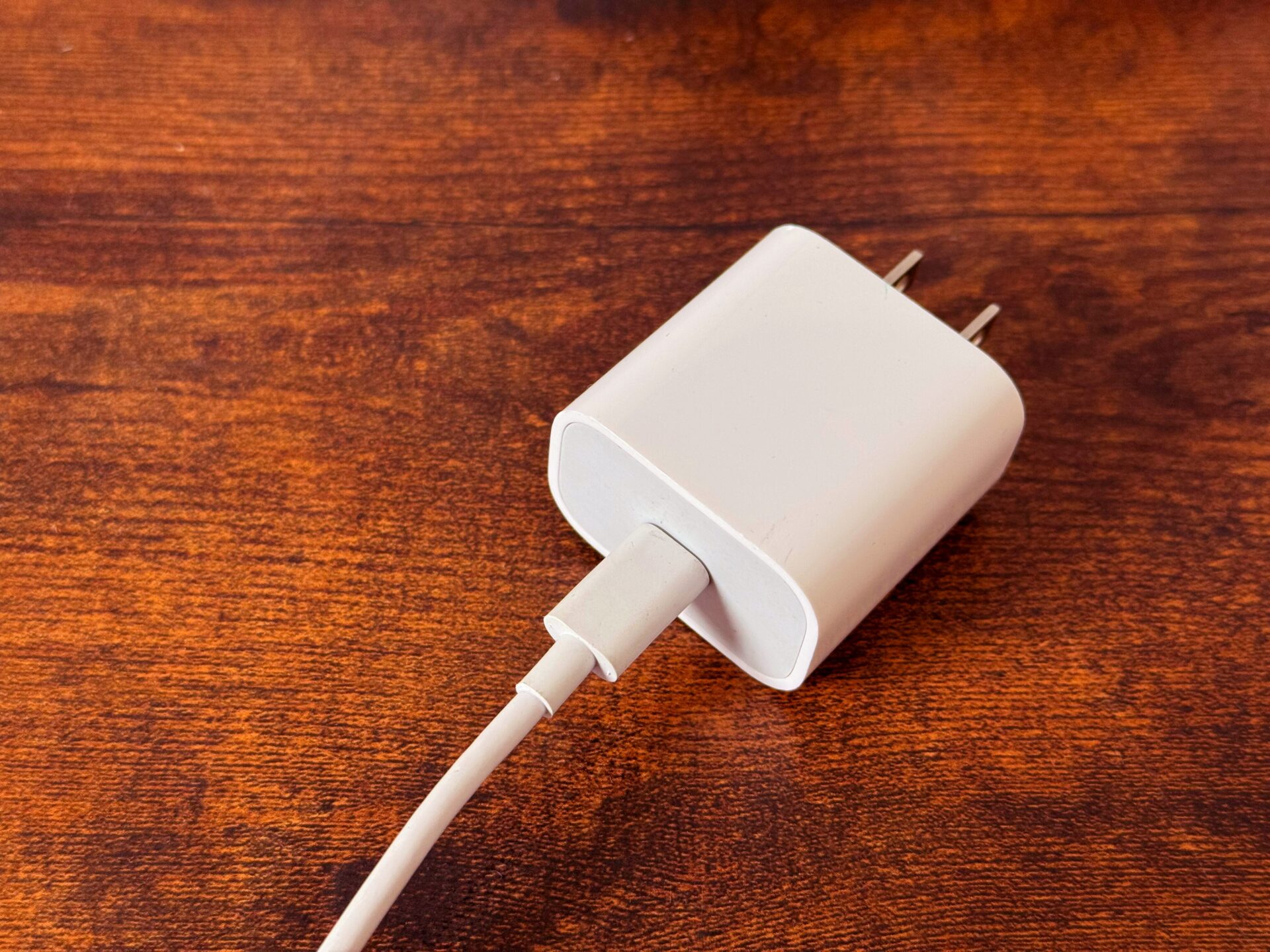 iPhone 16の付属品とパッケージ同梱物について解説。 | 通信クリエーション