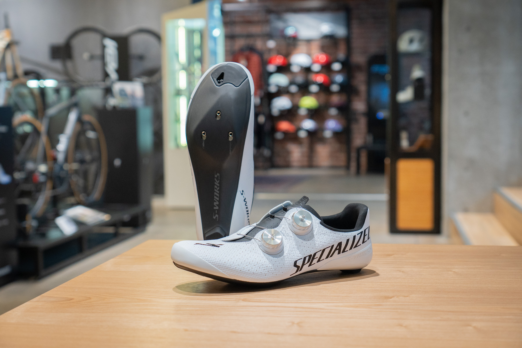 快適さに拘ったS-Works Torchに新色が登場！ | スペシャライズド 新宿