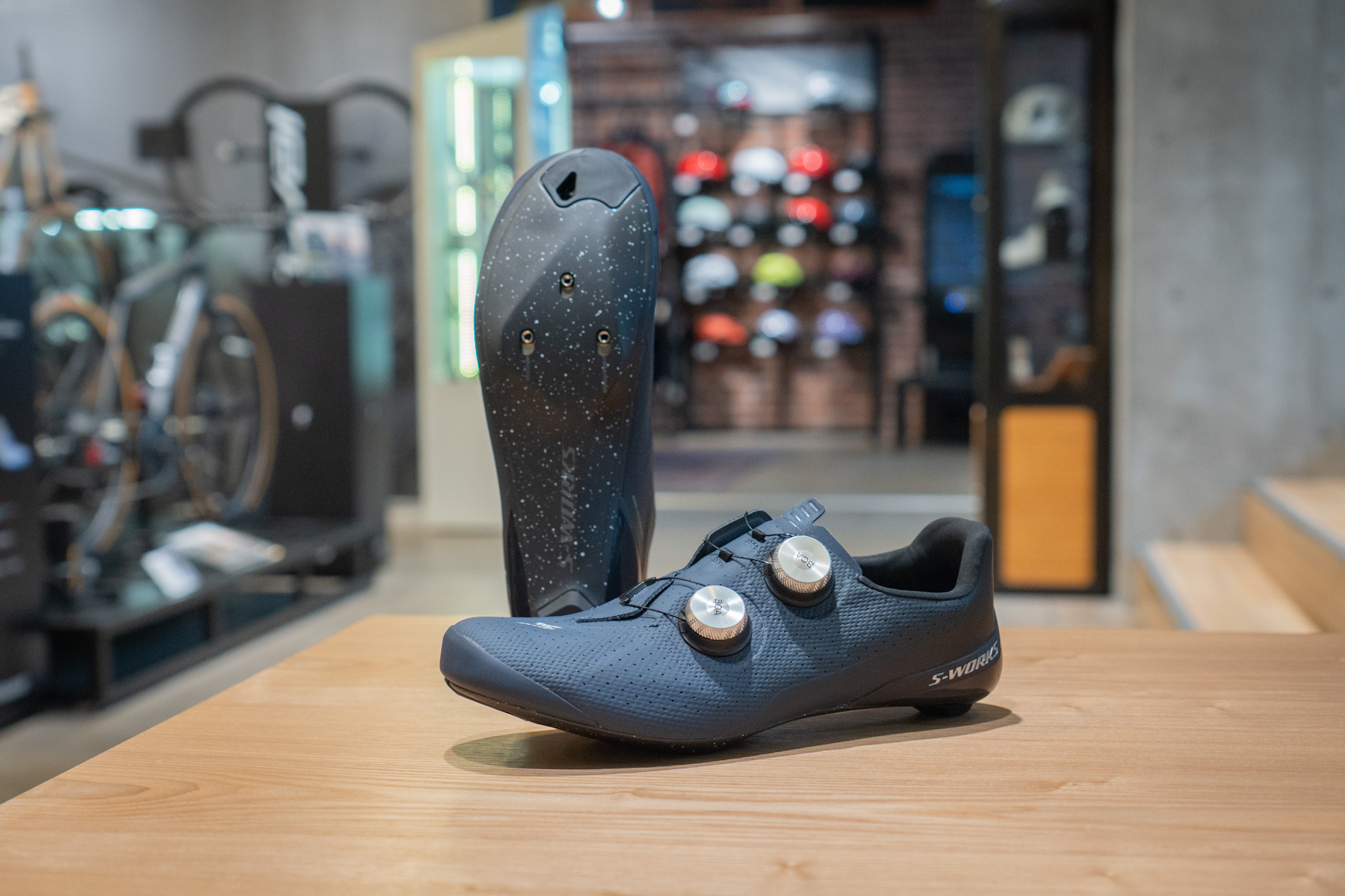 快適さに拘ったS-Works Torchに新色が登場！ | スペシャライズド 新宿