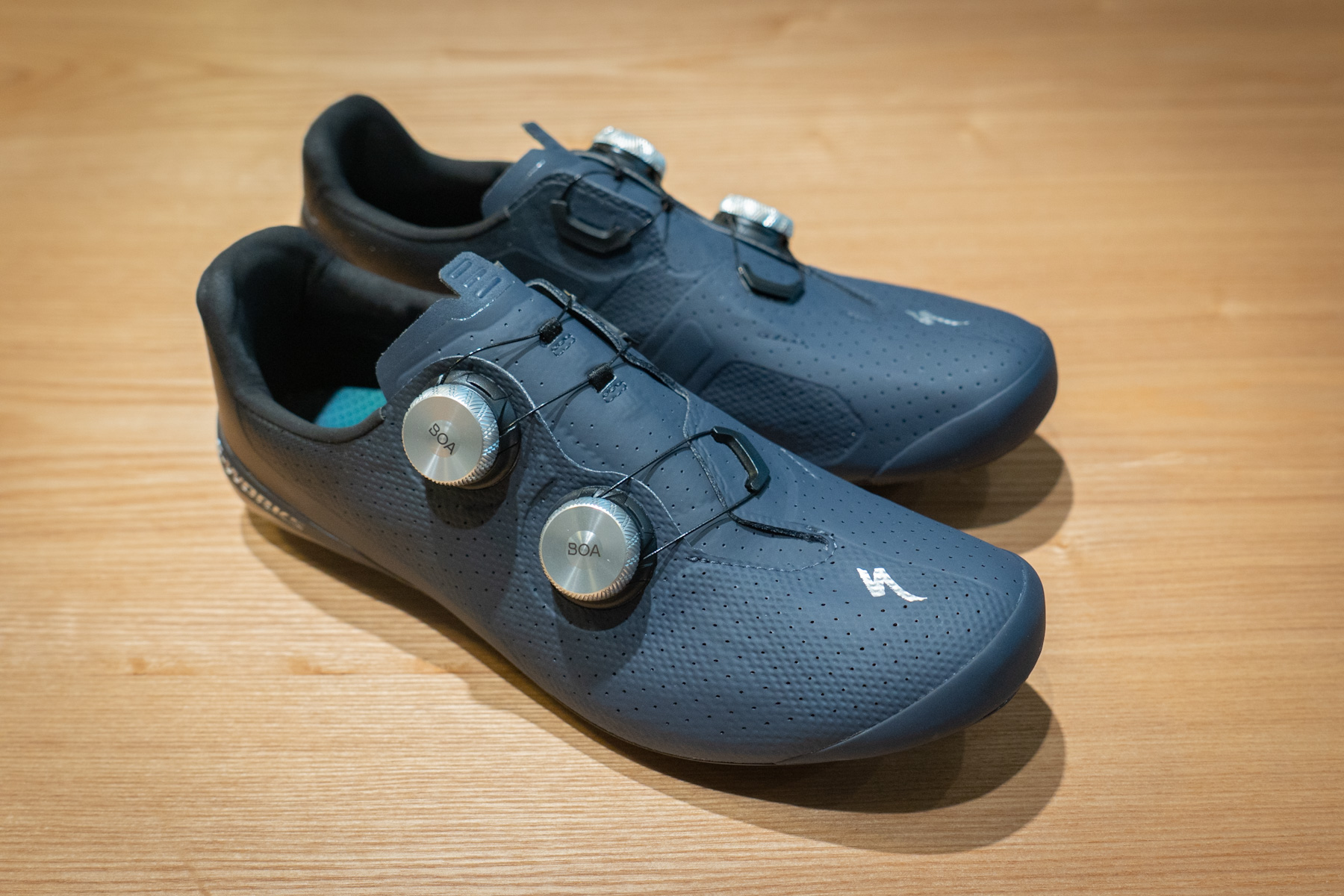 快適さに拘ったS-Works Torchに新色が登場！ | スペシャライズド 新宿