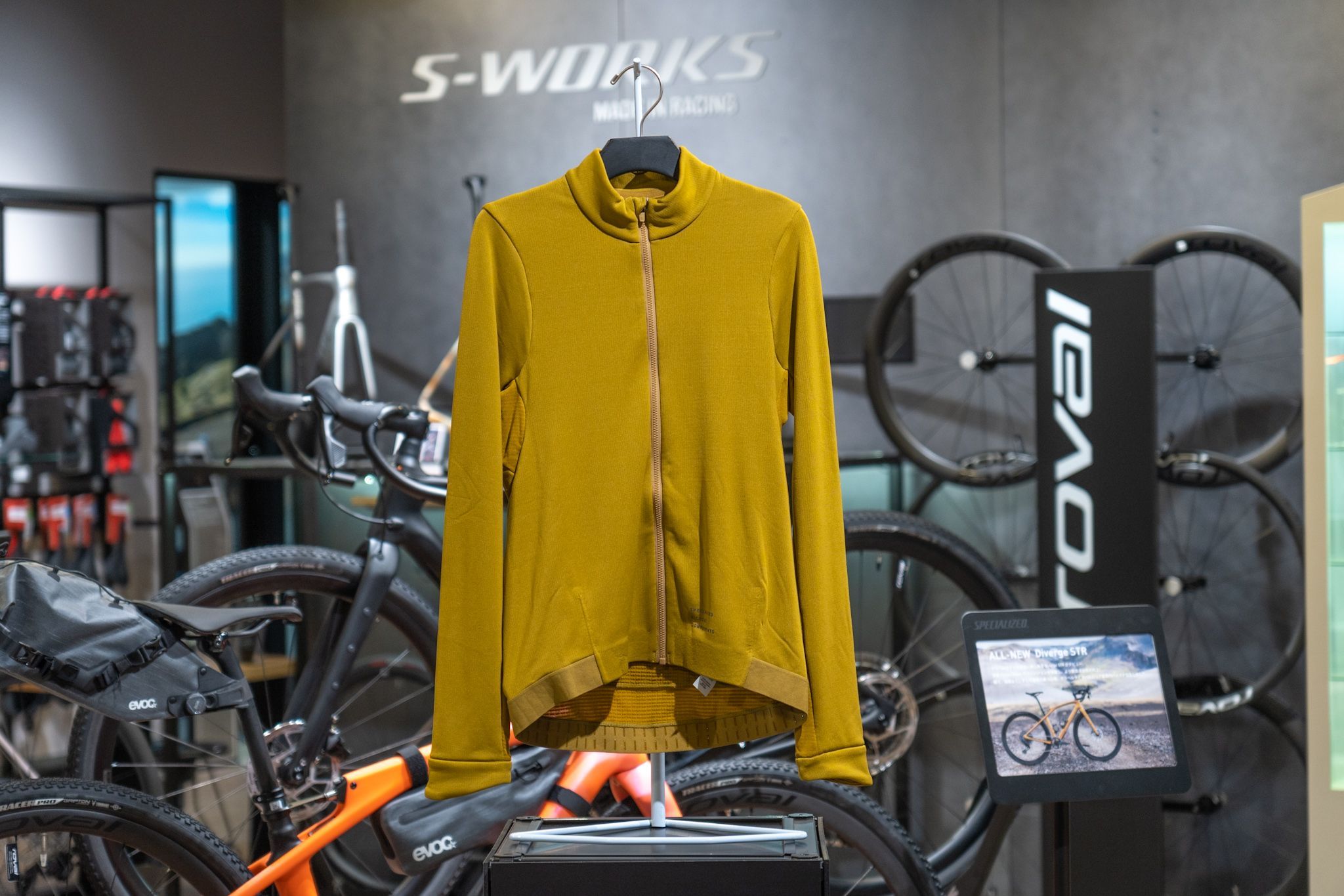 気温が下がってきた今の時期にオススメのアパレル