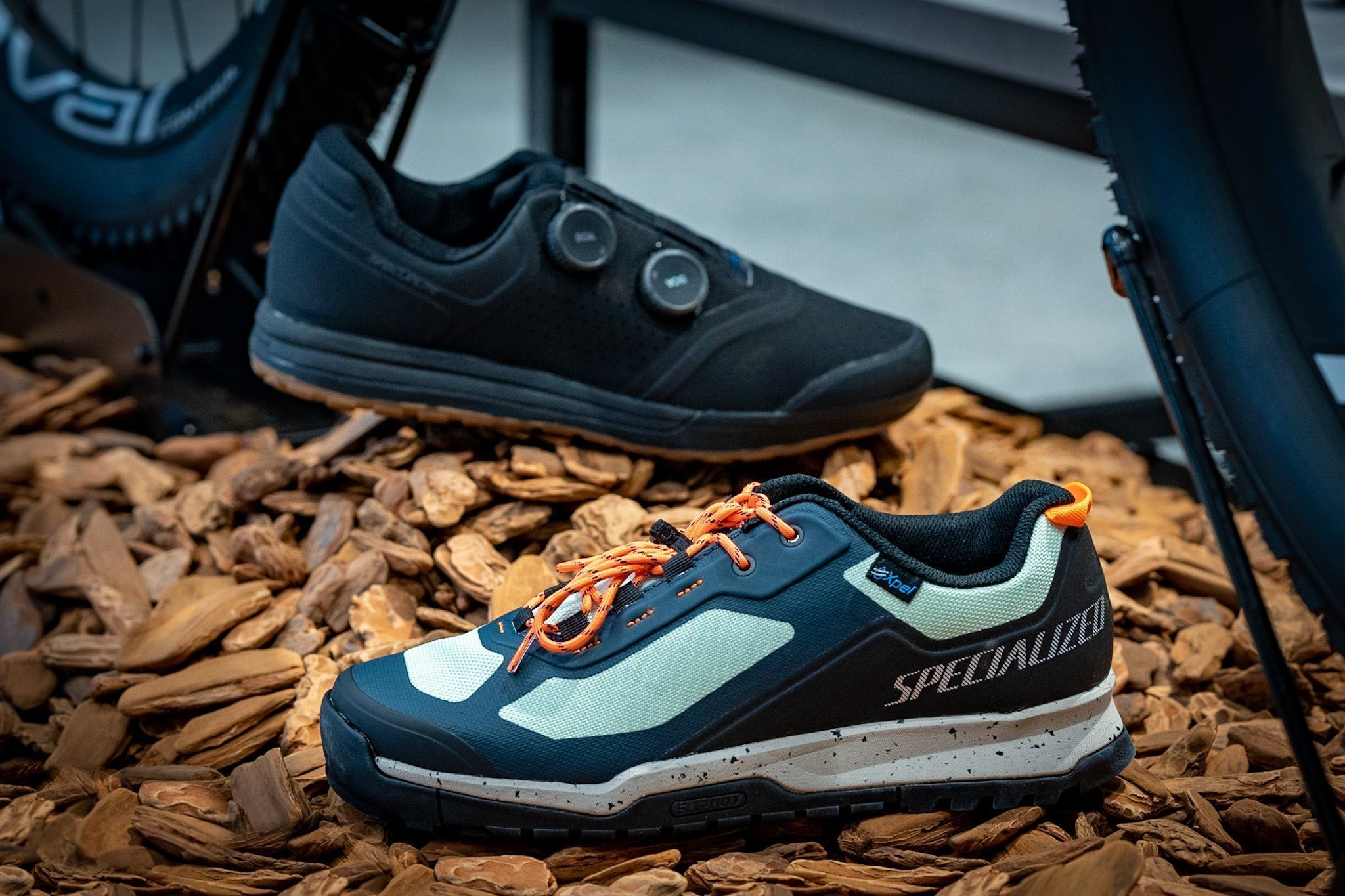 初めてのマウンテンバイクシューズ。ビンディング、フラット、それぞれ